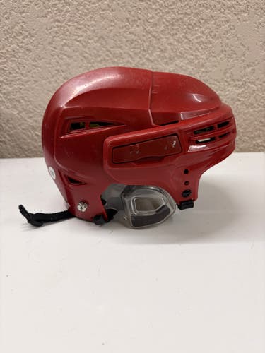 Youth Medium Bauer Re-Akt 100 Helmet (Used)