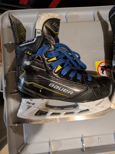Bauer Supreme M40 Hockey Skates Regular Width Size 3 (Used)