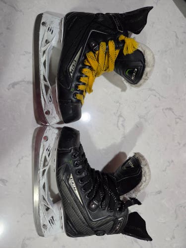 Black CCM Ribcor 44K Pump Hockey Skates Regular Width Size 5 (Used)