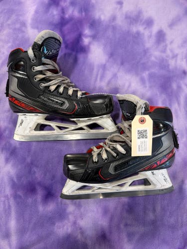 Intermediate Bauer Vapor X2.7 Hockey Goalie Skates Regular Width Size 4.5 (Used)