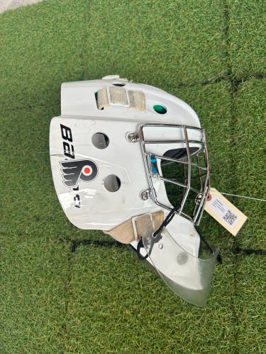 White Junior Bauer NME 4 Goalie Mask (Used)