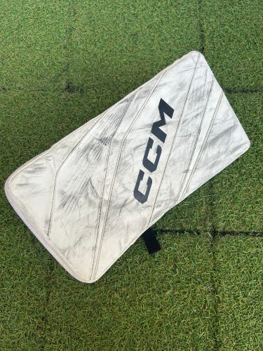 Junior CCM EFlex 6.5 Regular Goalie Blocker (Used)