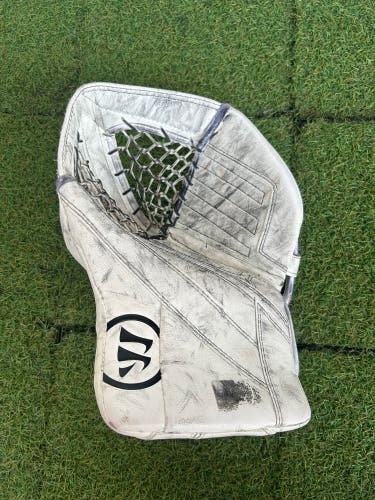 Intermediate Warrior Ritual G4 Regular Goalie Glove (Used)
