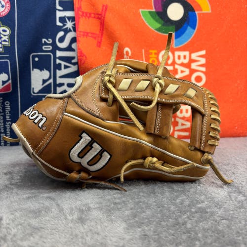 Wilson A2000 1716 RHT Baseball Glove 11.5" (Used)