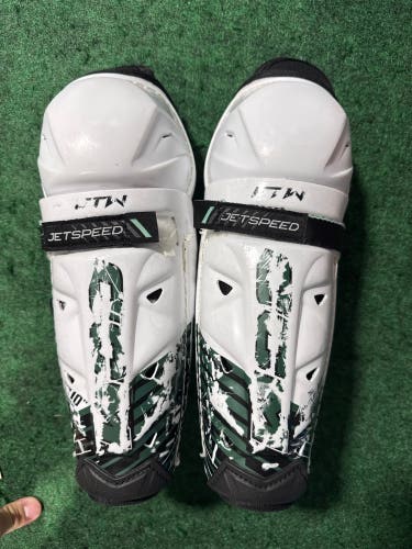 CCM JetSpeed FTW Shin Pads| Women’s Junior 10" (Used)