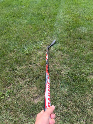 Bauer Vapor Flylite Right Handed Hockey Stick P28 70 Flex (New)
