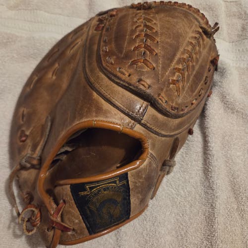 Regent 5200 RH First Base Baseball Glove 11.5" (Used) Vintage Glove in good shape