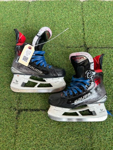 Junior Bauer Vapor X5 Pro Hockey Skates Regular Width Size 2 (Used)
