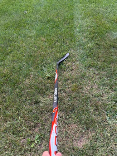 Bauer Vapor Flylite Right Handed Hockey Stick P28 70 Flex (New)