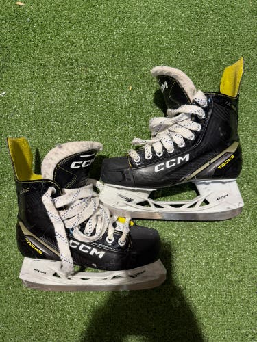 CCM AS-560 Hockey Skates | Size 4 Regular