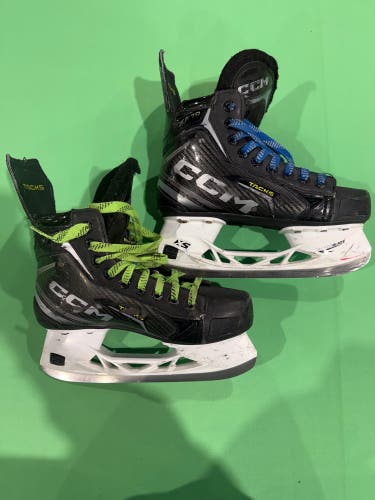 Intermediate CCM Tacks XF 70 Hockey Skates Regular Width Size 4 (Used)