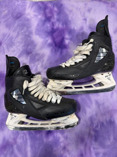 Senior True SVH Hockey Skates Regular Width 8 (Used)