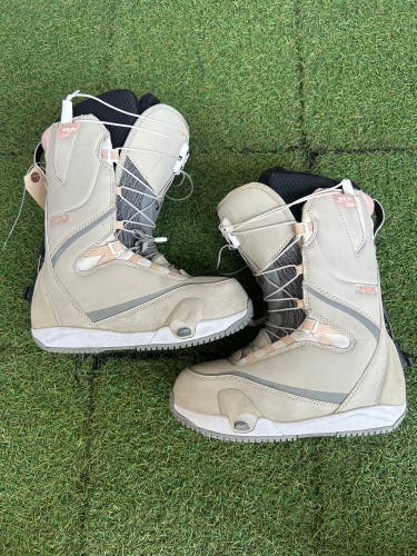 2023 Women's Nitro Cave TLS Step On Snowboard Boots (Used)