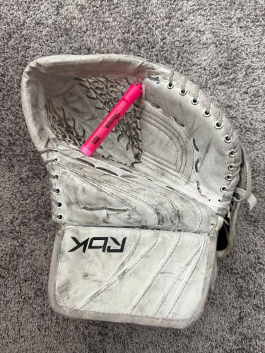 Reebok RBK Intermediate Goalie Catcher – Designed by Lefevre | White | Solid Used Condition