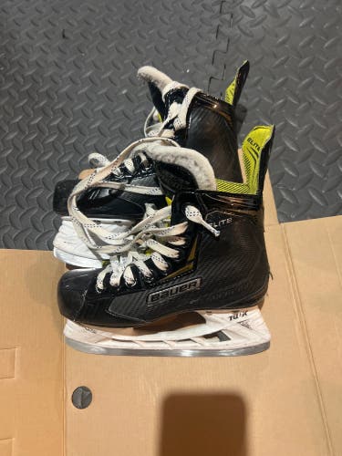 Bauer Supreme Elite Hockey Skates Regular Width Size 3.5 (Used)
