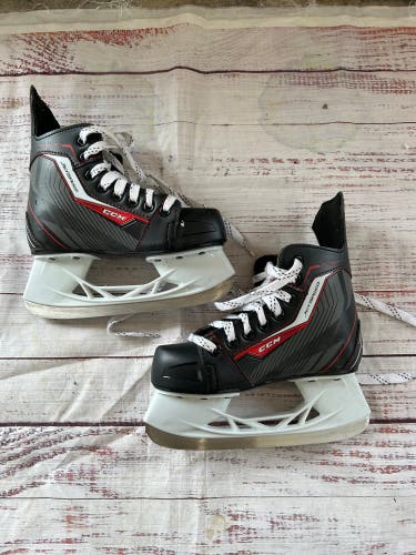 Junior CCM JetSpeed 250 Hockey Skates Regular Width Size 1 (Used)