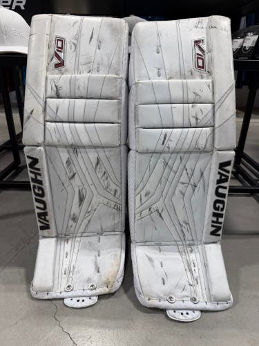 White 28" Junior Vaughn Velocity V10 Goalie Leg Pads (Used)