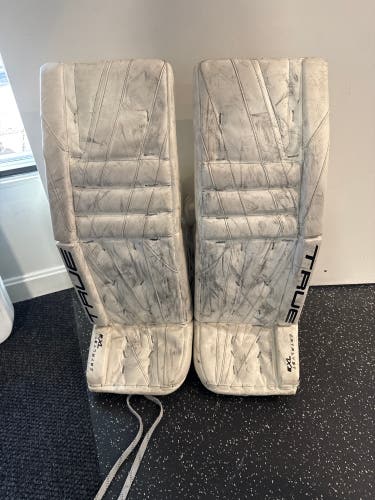 White Intermediate True Catalyst 7X3 Goalie Leg Pads (Used) | 31"+2"