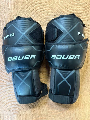 Senior Bauer Pro Knee Pads (Used)