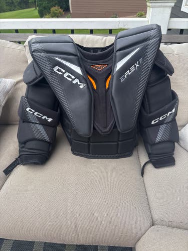Large 2025 CCM Extreme Flex Shield 7 Goalie Chest Protector Pro Stock (Used)