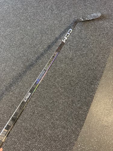 Youth CCM Ribcor Trigger 9 Pro Hockey Stick RH P28 30 Flex (Used)