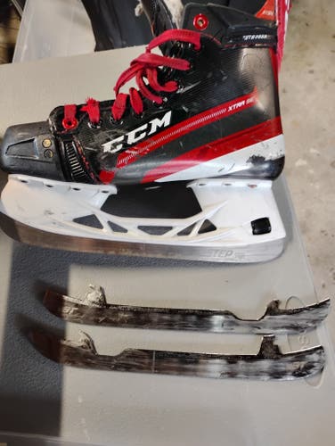 CCM Jetspeed XTRA SE Hockey Skates Regular Width Size 5.5 (Used)