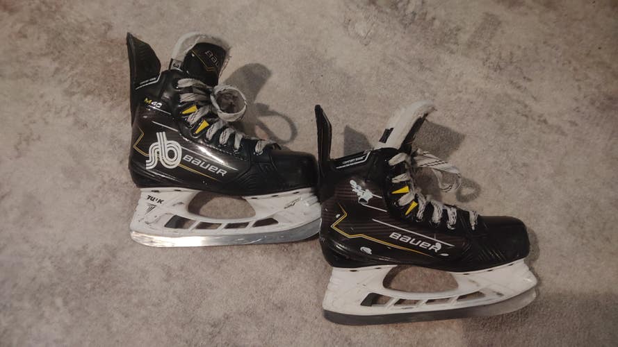Bauer Supreme M40 Hockey Skates Extra Wide Width Size 3 (Used)