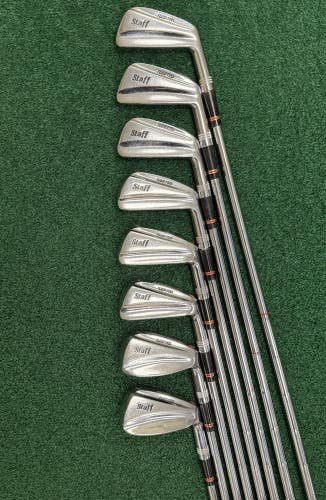 Wilson Staff Fluid Feel Iron Set 2-9 Iron Right Hand Stiff Flex Steel Shafts MRH