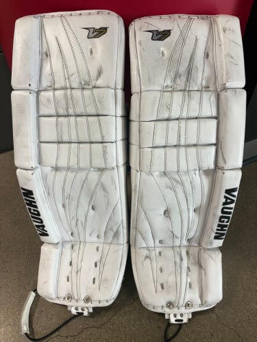 31+2" Intermediate Vaughn Velocity V7 XF Goalie Leg Pads (Used)