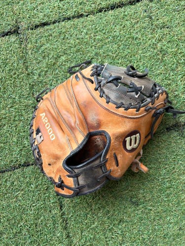Wilson A2000 RH Catcher's Baseball Glove 32.5" (Used)