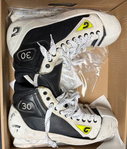 Graf Hockey Goalie Skates Regular Width Pro Stock 11 (Used)