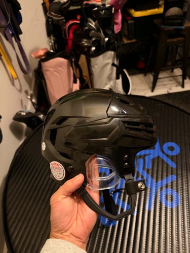 Medium Bauer Re-Akt Helmet (New)