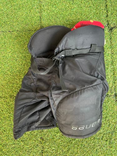 Black Youth Medium Bauer Nsx Hockey Pants (Used)