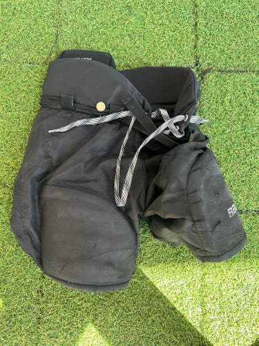 Black Youth Medium Bauer Nexus 400 Hockey Pants (Used)