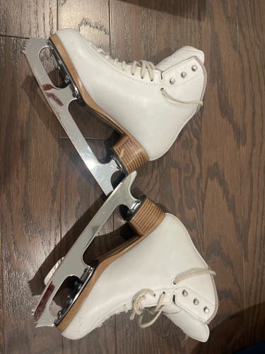 Figure Skates Jackson Evo Junior 3.5 (Used)
