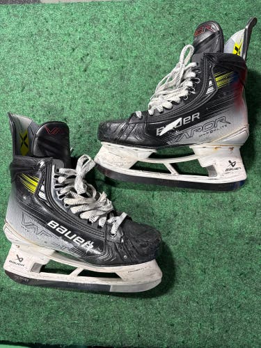 Senior Bauer Vapor Hyperlite 2 Hockey Skates (Fit 2) Size 8 (Used)
