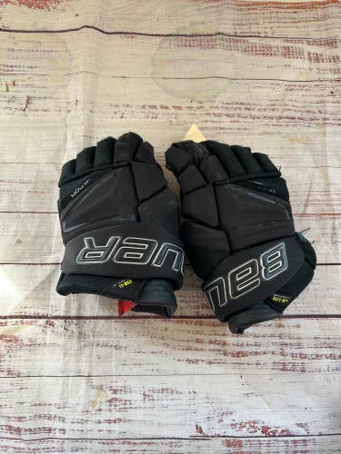 Black Senior Bauer Vapor Hyperlite Gloves 13" (Used)