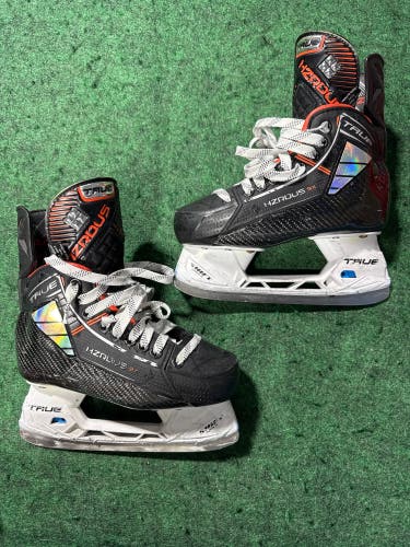 Junior True HZRDUS 9x Hockey Skates (Regular) Size 2 (Used)