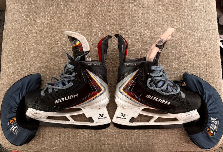 2025 Bauer Vapor Flypro Hockey Skates Regular Width 6 (Used)