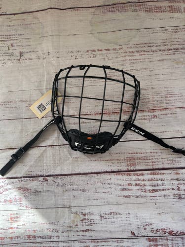 Medium CCM FM780 Full Cage (Used)