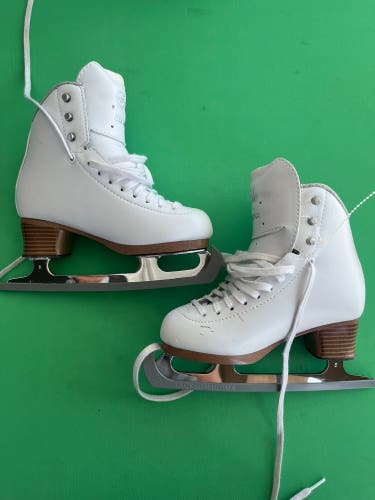 White Jackson Ultima Elle Figure Skates Junior 2 (Used)