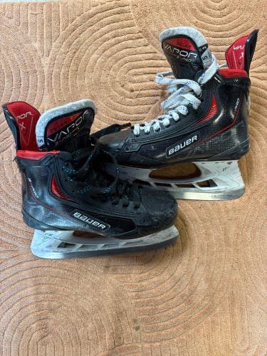 Intermediate Bauer Vapor 3X Pro Hockey Skates Size 5 (Used)