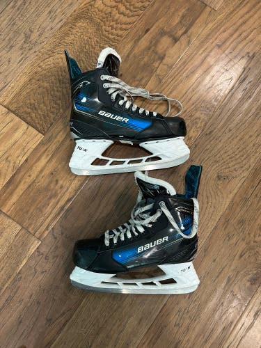 Black/Navy Bauer X Hockey Skates Regular Width 8.5 (Used)
