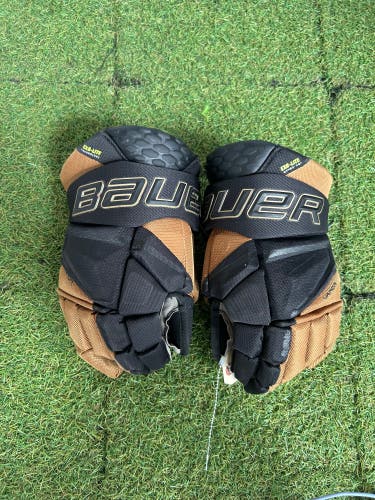 Black Senior Bauer Vapor Hyperlite Gloves 14" (Used)