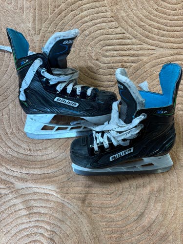 Youth Bauer XLP Hockey Skates Regular Width 13 (Used)