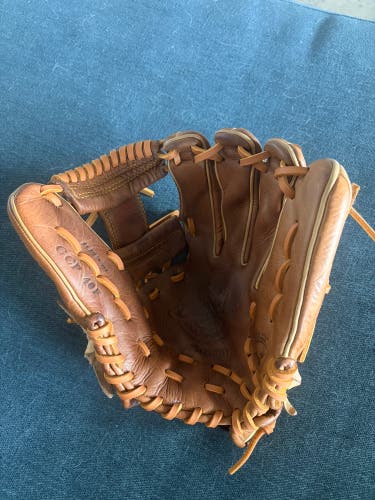 Mizuno Future Classic Pro 11.25” Baseball Glove