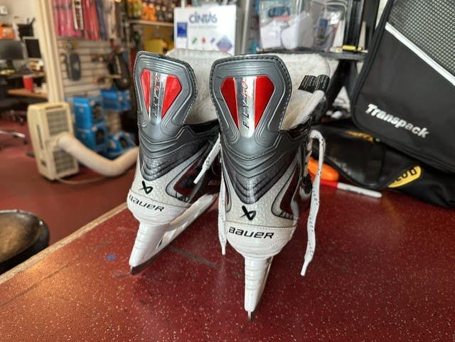 Black 2025 Bauer Vapor Fly40 Hockey Skates Regular Width Size 3.5 (Used)