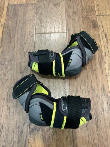 Senior Medium CCM Tacks XF 80 Elbow Pads (Used)