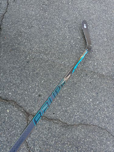 Intermediate Bauer Nexus E5 Pro Hockey Stick Left Hand P28 55 Flex | 62"