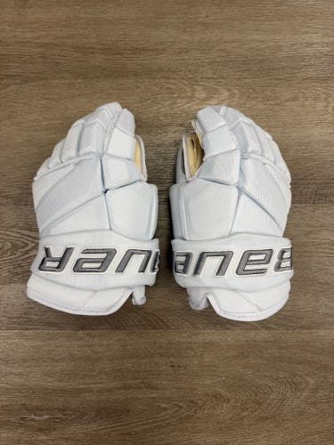 Bauer Vapor Pro Gloves Pro Stock (New) Whiteout - White + Grey logo